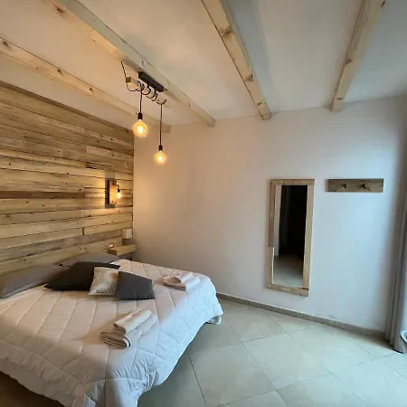 Гостьовий будинок Iknos *